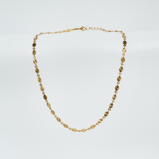 A Kiss of Gold Chain Necklace