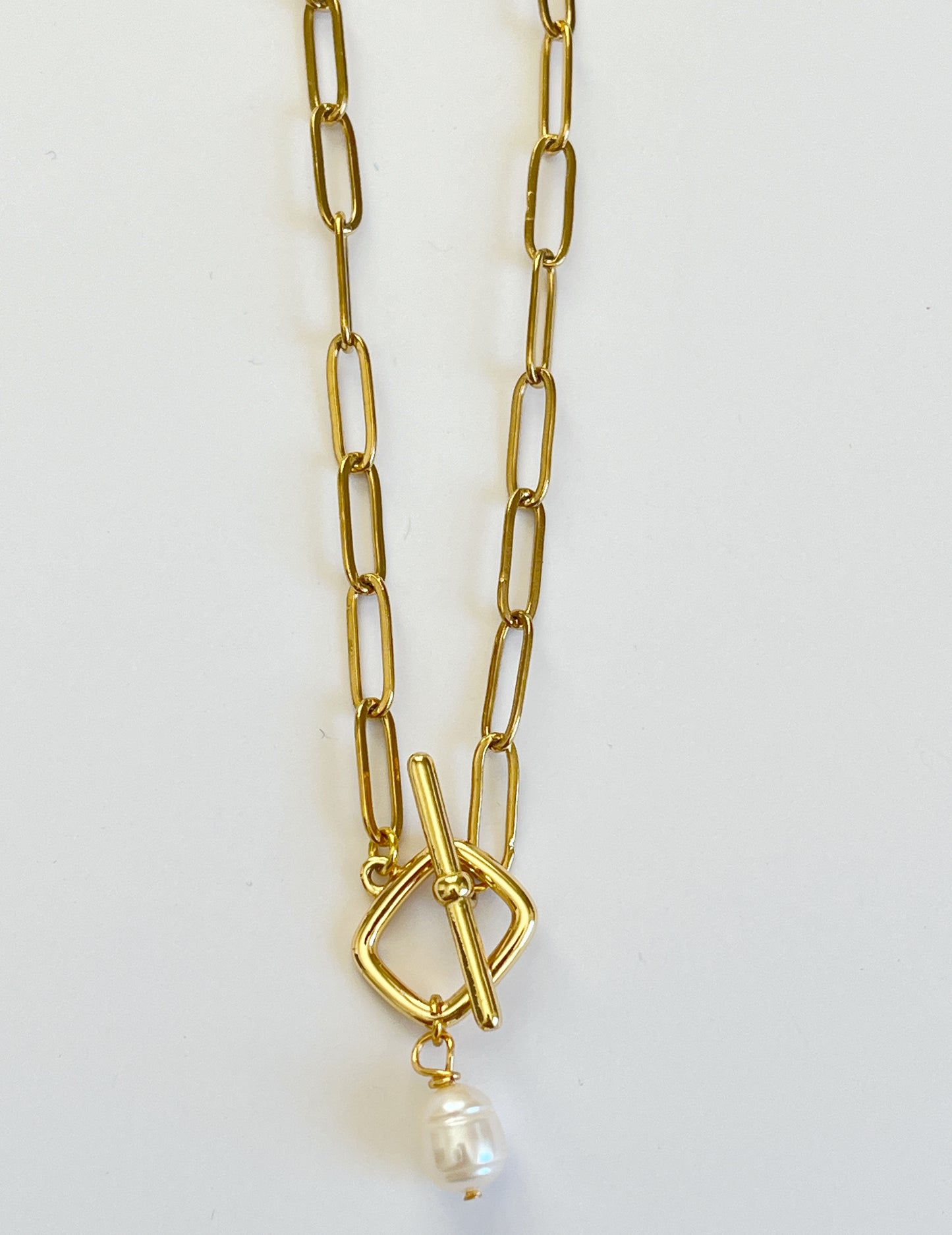 Chain link pearl drop necklace