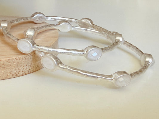 Hammered Pearl Bangle (silver)