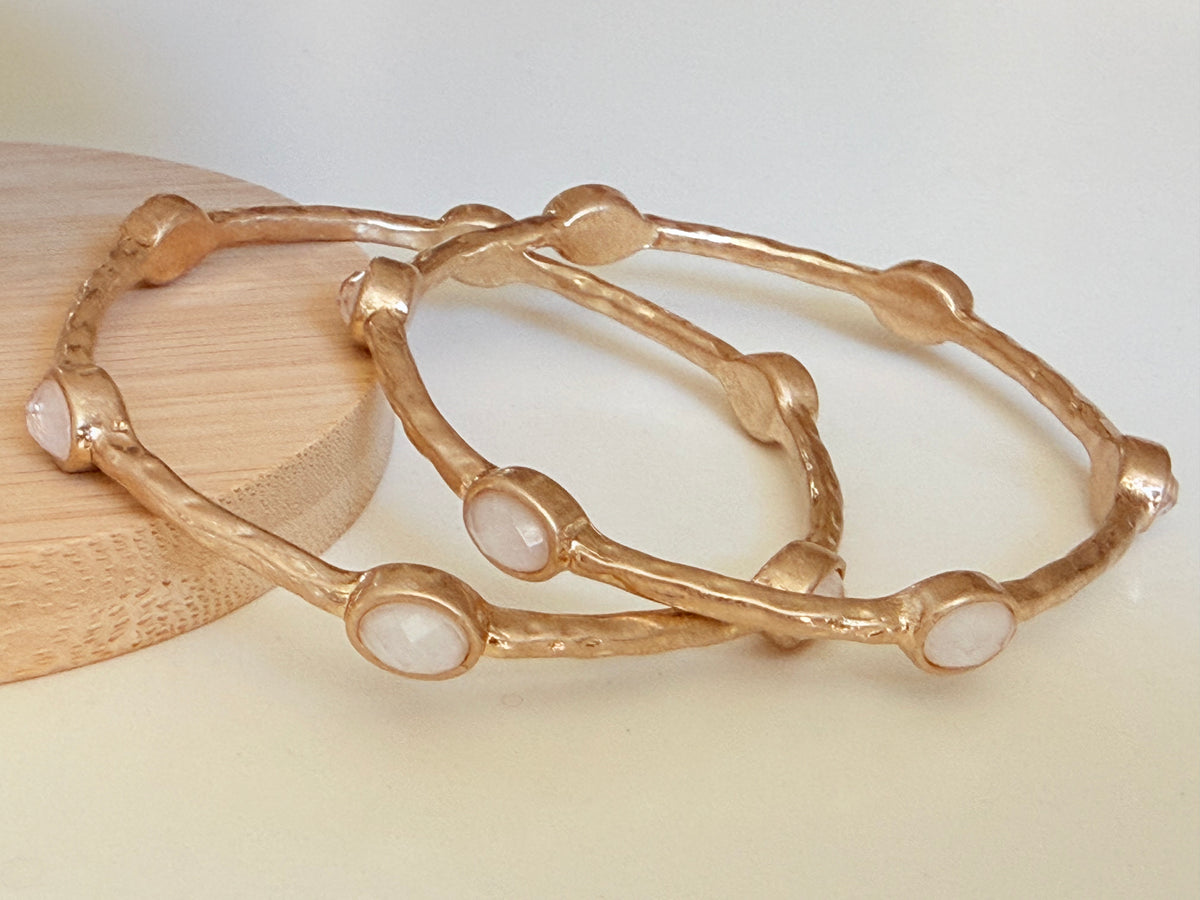 Hammered Pearl Bangle (gold)
